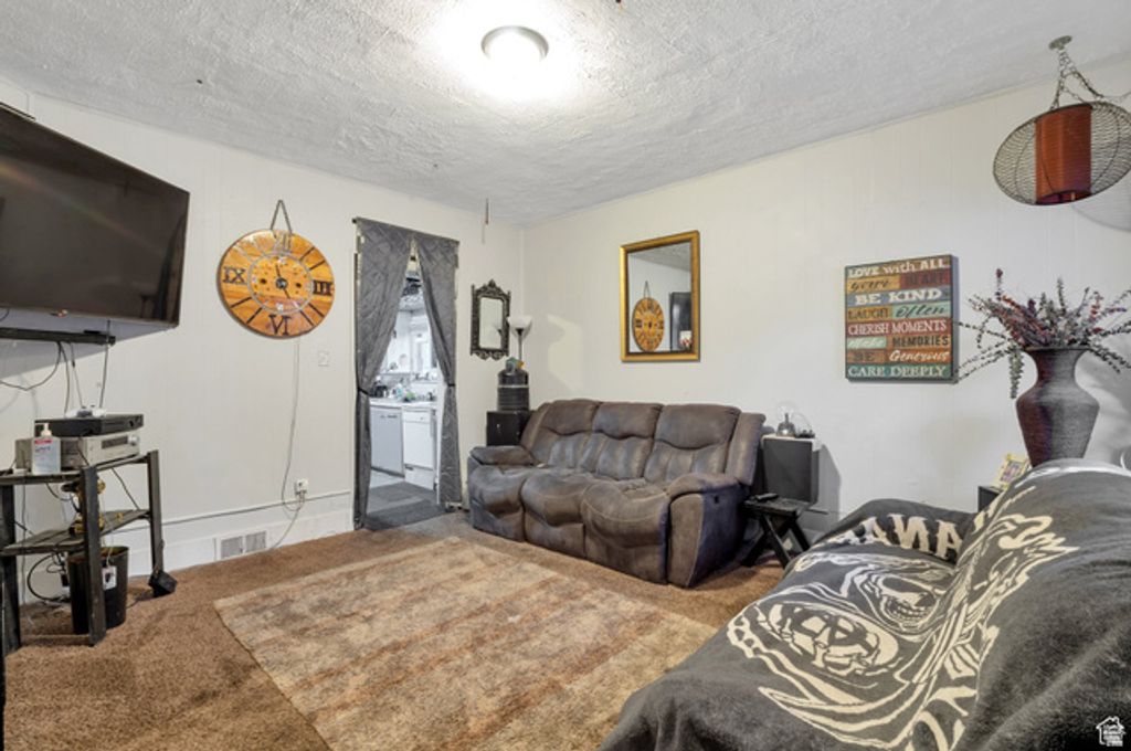 Image 2 of property listing at 2827 S PINGREE AVE, Ogden, UT 84401