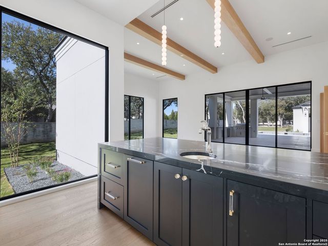 116 WHITTINGHAM RD, Shavano Park, TX 78231