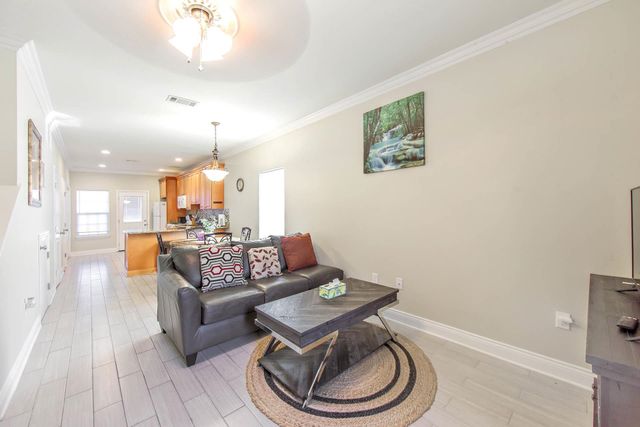 151 Dixie, Houma, LA 70363