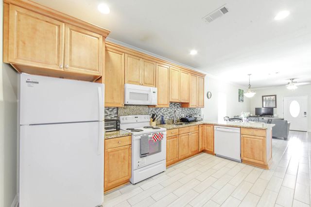 151 Dixie, Houma, LA 70363