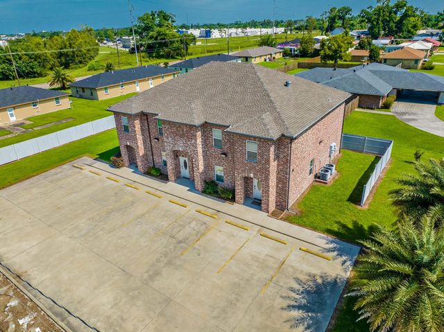151 Dixie, Houma, LA 70363