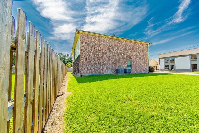 151 Dixie, Houma, LA 70363