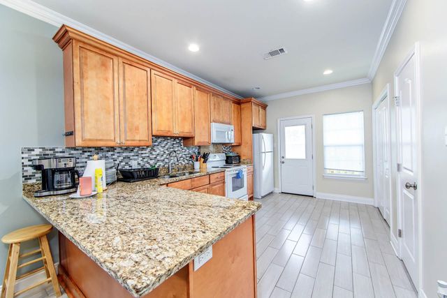 151 Dixie, Houma, LA 70363