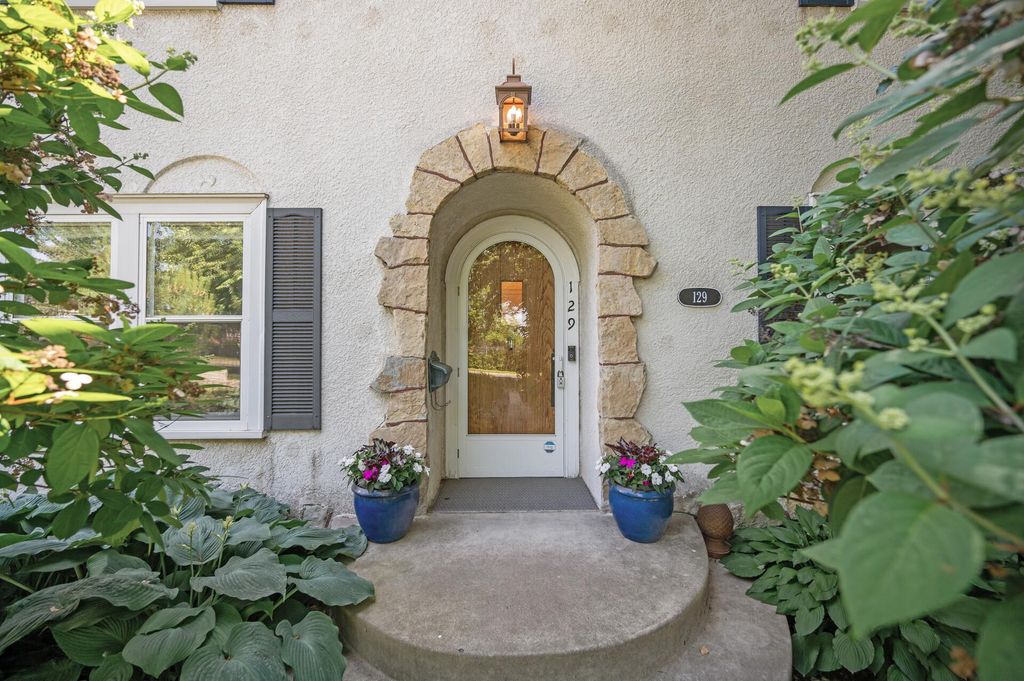 129 W 50th Street, Minneapolis, MN 55419