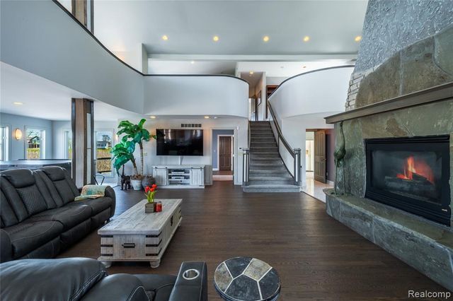 2350 Crane Road, Fenton, MI 48430