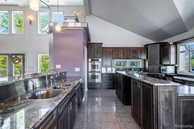 2350 Crane Road, Fenton, MI 48430
