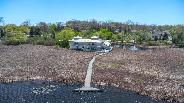 2350 Crane Road, Fenton, MI 48430