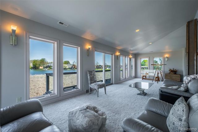 2350 Crane Road, Fenton, MI 48430