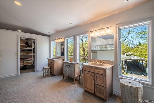 2350 Crane Road, Fenton, MI 48430