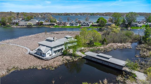 2350 Crane Road, Fenton, MI 48430