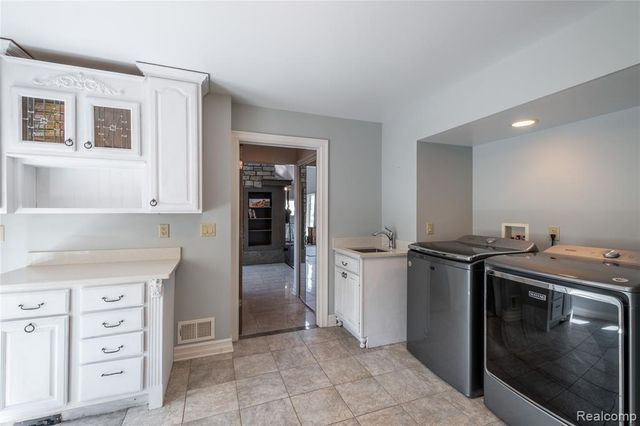 2350 Crane Road, Fenton, MI 48430
