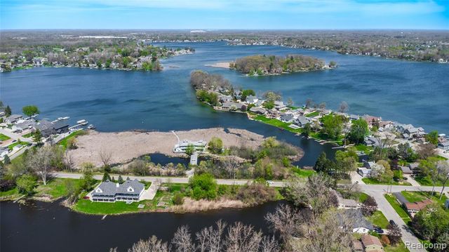 2350 Crane Road, Fenton, MI 48430