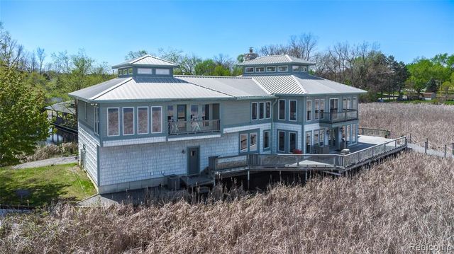 2350 Crane Road, Fenton, MI 48430