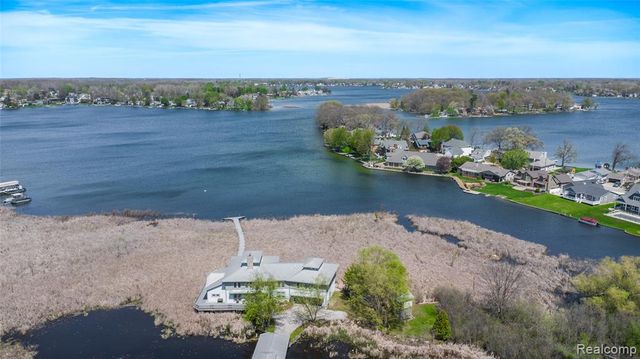 2350 Crane Road, Fenton, MI 48430