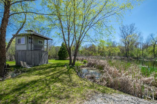 2350 Crane Road, Fenton, MI 48430