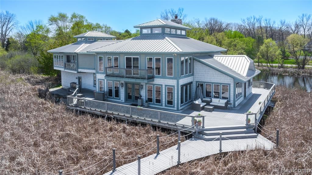 2350 Crane Road, Fenton, MI 48430