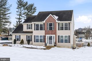 401 IVY DR, Oxford, PA 19363