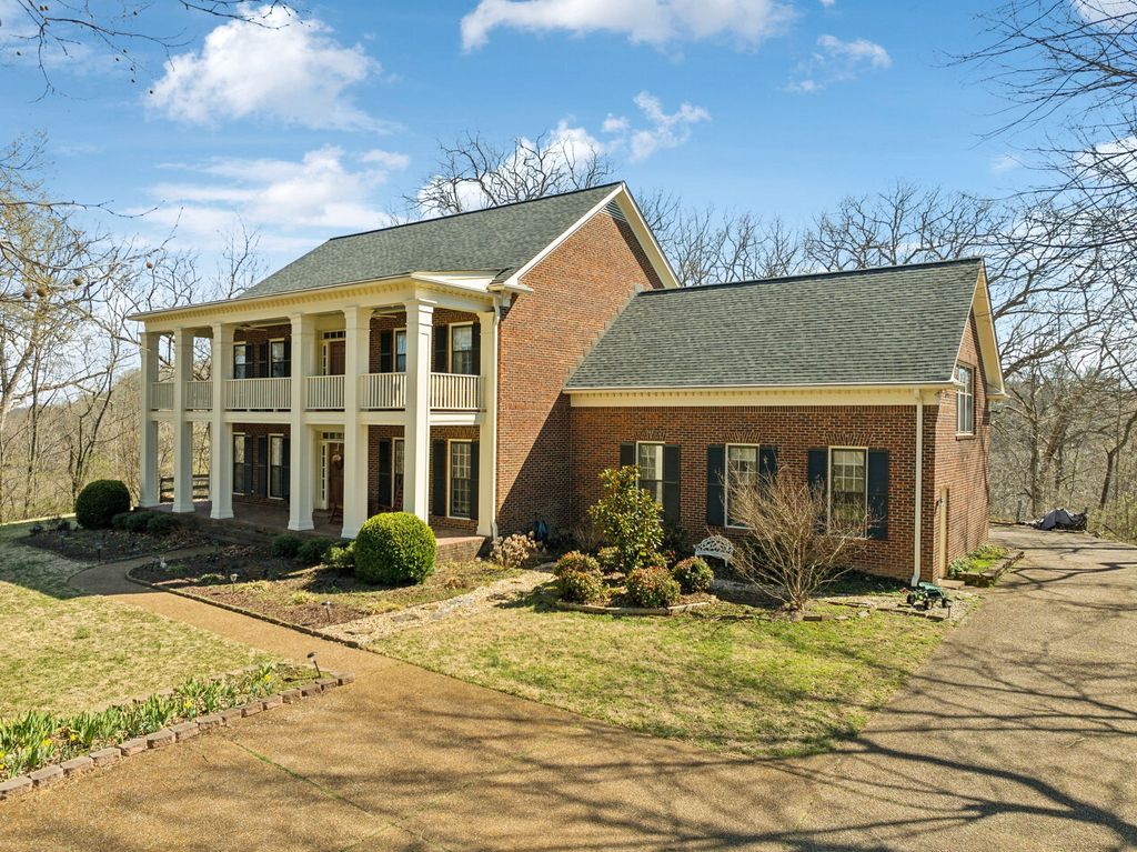 605 Natchez Bend Road, Nashville, TN 37221