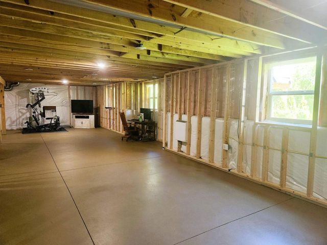 611 E Maple Beach Drive, Edgerton, WI 53534