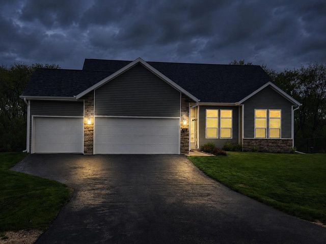 611 E Maple Beach Drive, Edgerton, WI 53534