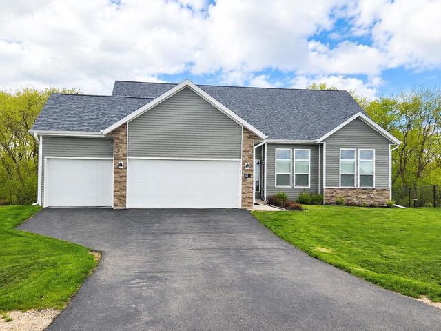 611 E Maple Beach Drive, Edgerton, WI 53534
