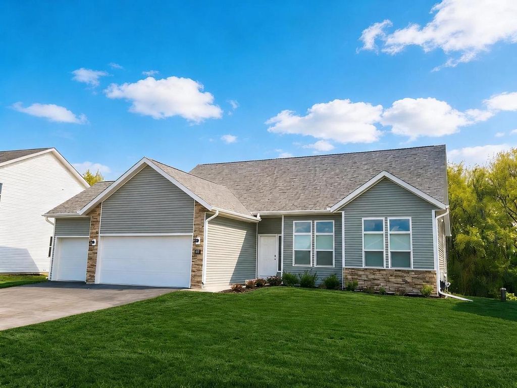 611 E Maple Beach Drive, Edgerton, WI 53534