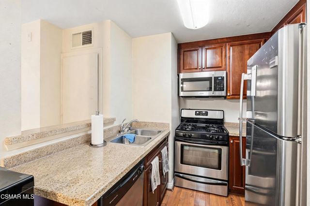 21400 Burbank Boulevard 306, Woodland Hills, CA 91367
