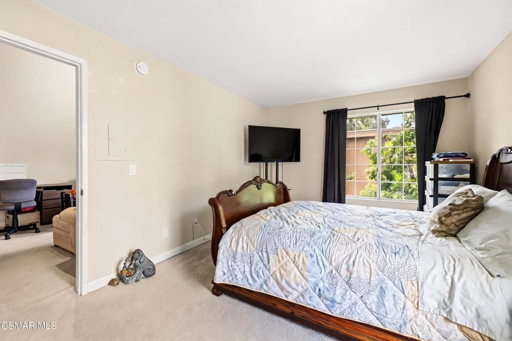 Image 10 of property listing at 21400 Burbank Boulevard 306, Woodland Hills, CA 91367