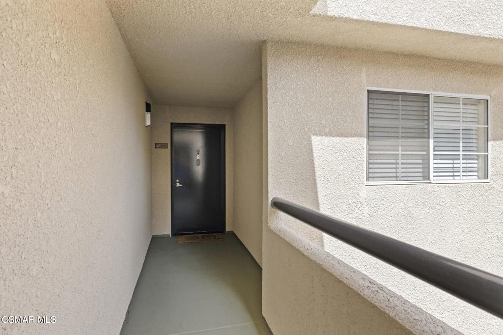 Image 12 of property listing at 21400 Burbank Boulevard 306, Woodland Hills, CA 91367