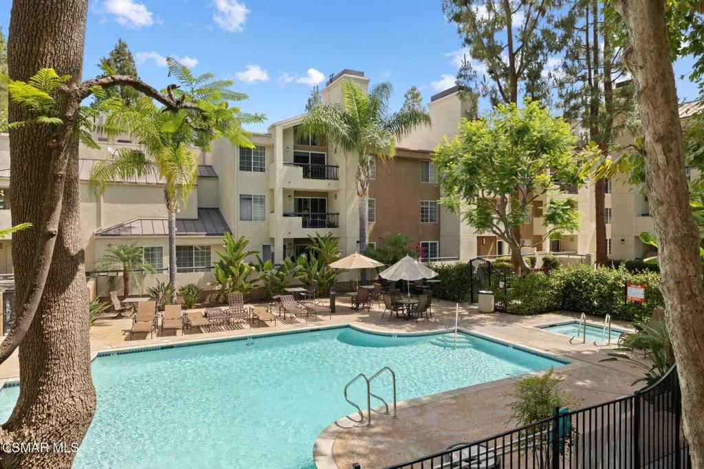 Image 17 of property listing at 21400 Burbank Boulevard 306, Woodland Hills, CA 91367