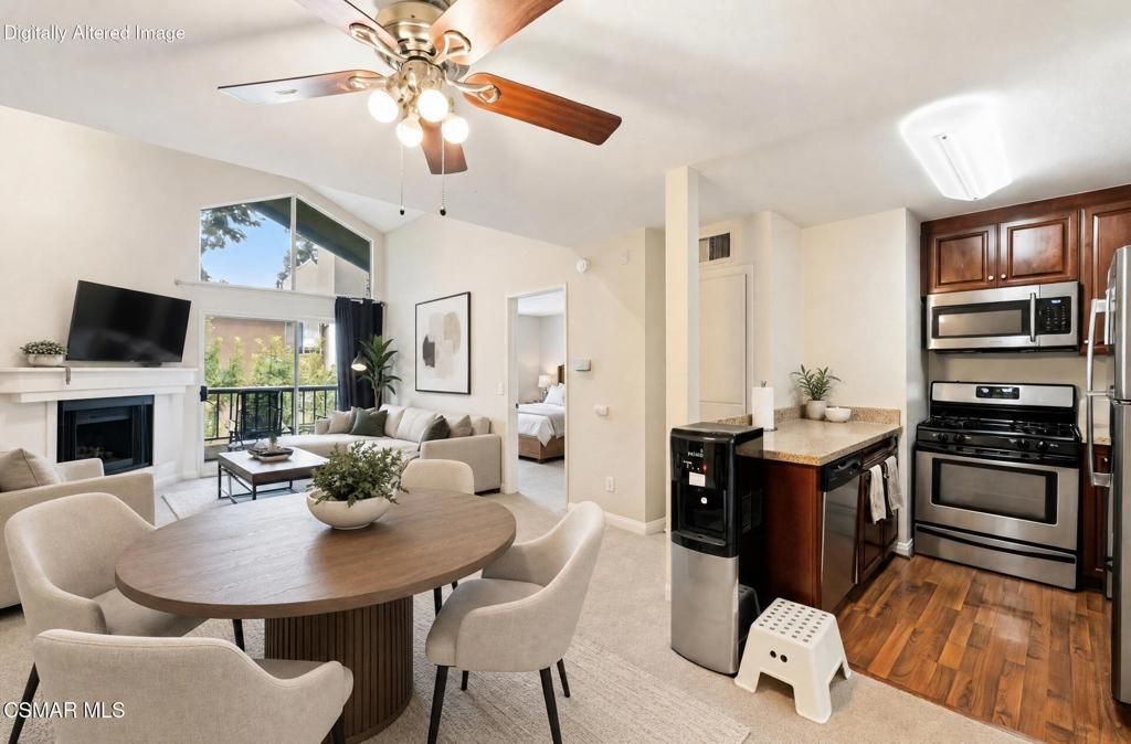 Image 5 of property listing at 21400 Burbank Boulevard 306, Woodland Hills, CA 91367