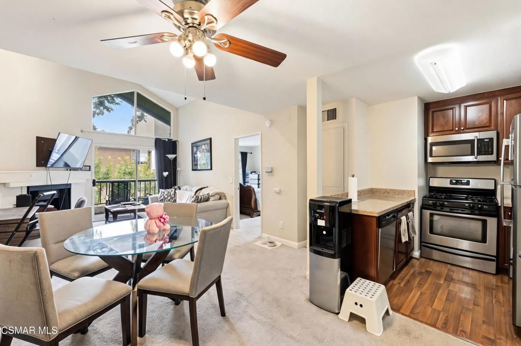 Image 6 of property listing at 21400 Burbank Boulevard 306, Woodland Hills, CA 91367