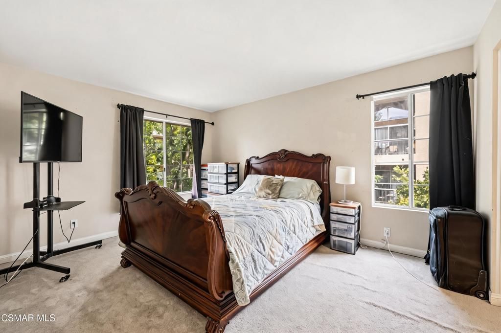 Image 9 of property listing at 21400 Burbank Boulevard 306, Woodland Hills, CA 91367
