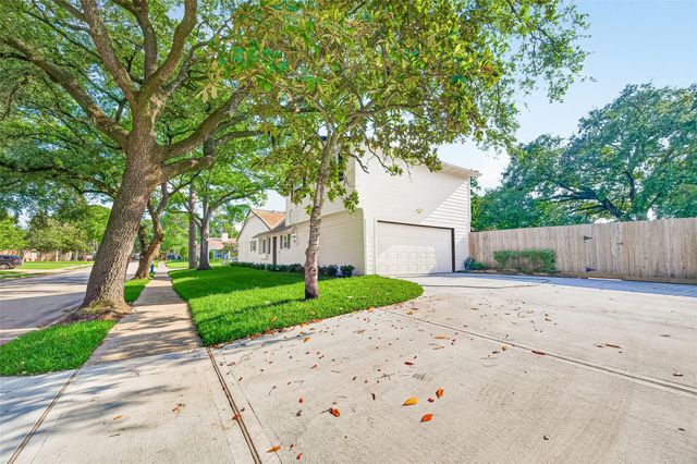 10602 Longmont Drive, Houston, TX 77042
