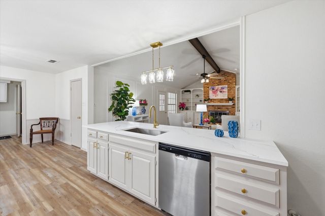 5808 Ridge Drive, Arlington, TX 76016