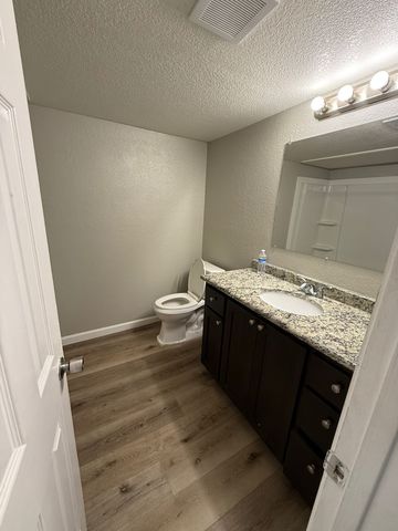 327 SE 3rd Street 202, Grand Prairie, TX 75051