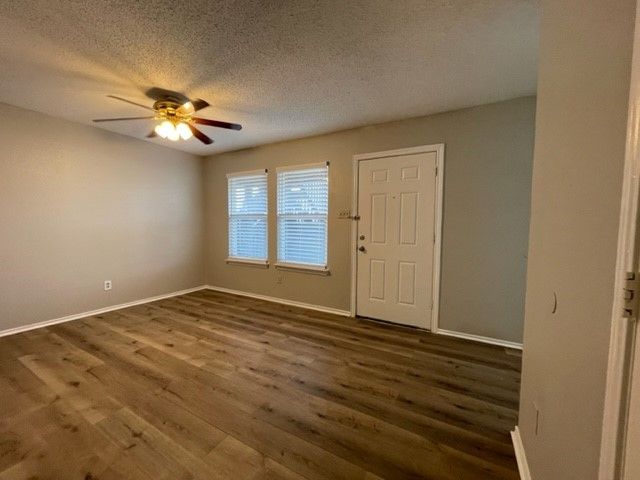 327 SE 3rd Street 202, Grand Prairie, TX 75051