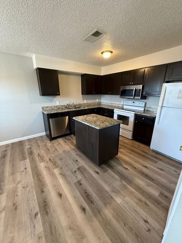 327 SE 3rd Street 202, Grand Prairie, TX 75051