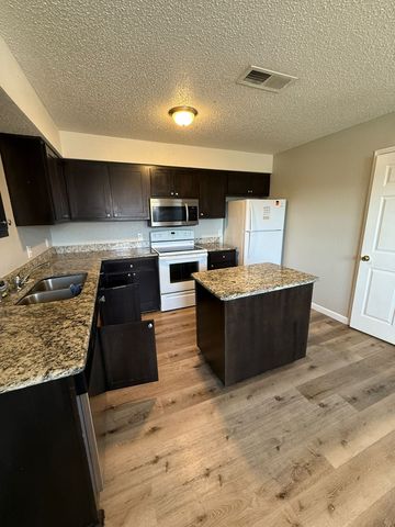 327 SE 3rd Street 202, Grand Prairie, TX 75051