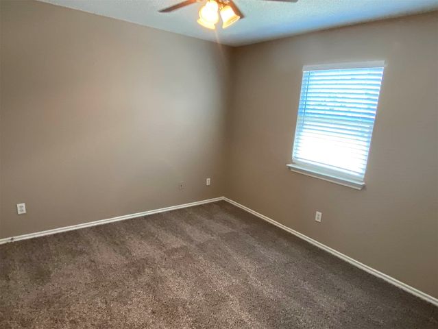 327 SE 3rd Street 202, Grand Prairie, TX 75051