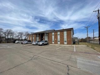 327 SE 3rd Street 202, Grand Prairie, TX 75051