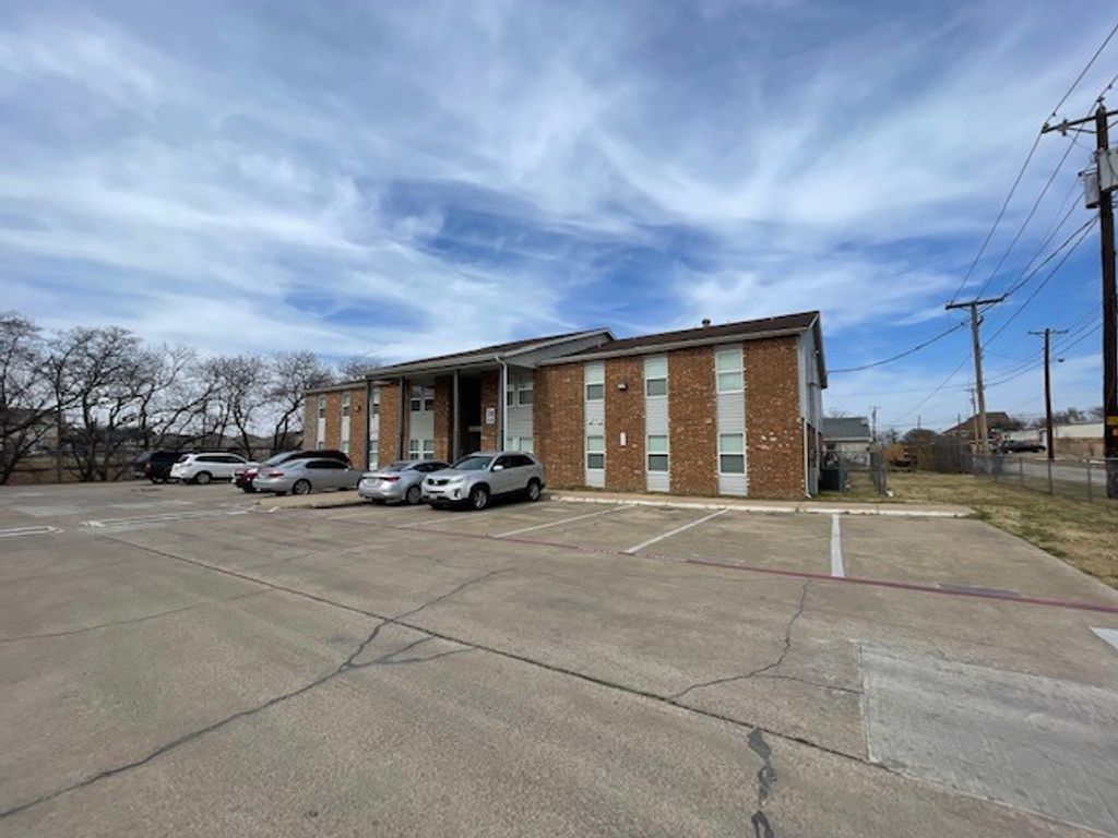 327 SE 3rd Street 202, Grand Prairie, TX 75051