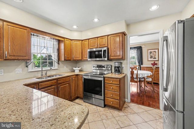 9 BLUE SPRUCE DR, Enola, PA 17025