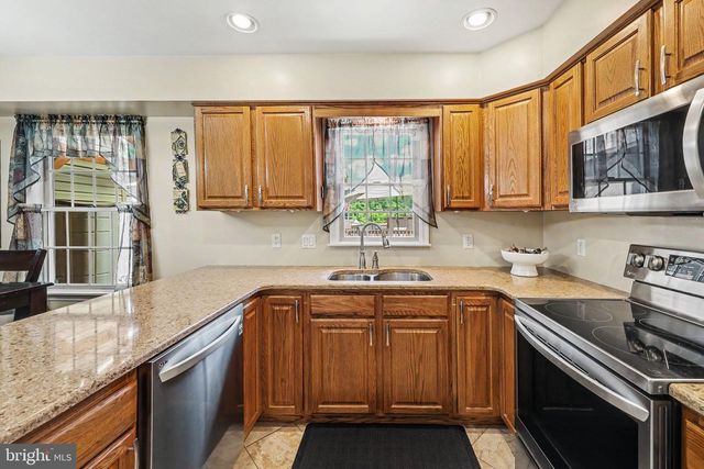 9 BLUE SPRUCE DR, Enola, PA 17025