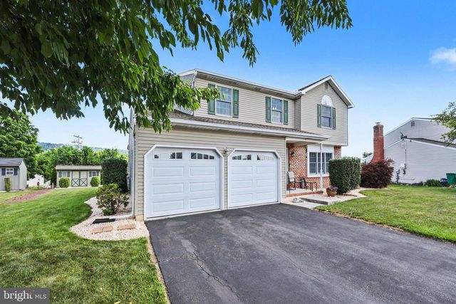 9 BLUE SPRUCE DR, Enola, PA 17025