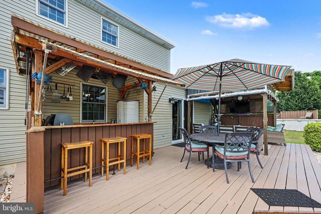 9 BLUE SPRUCE DR, Enola, PA 17025