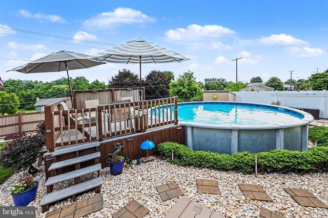 9 BLUE SPRUCE DR, Enola, PA 17025