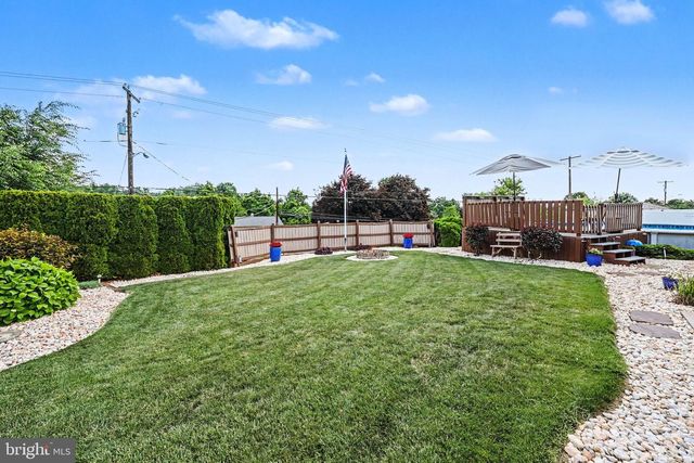 9 BLUE SPRUCE DR, Enola, PA 17025