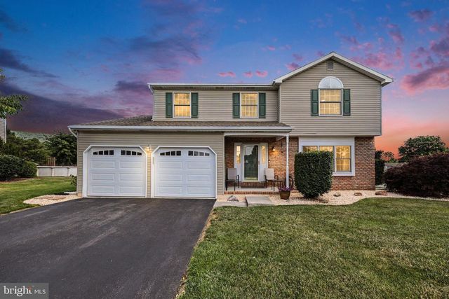 9 BLUE SPRUCE DR, Enola, PA 17025