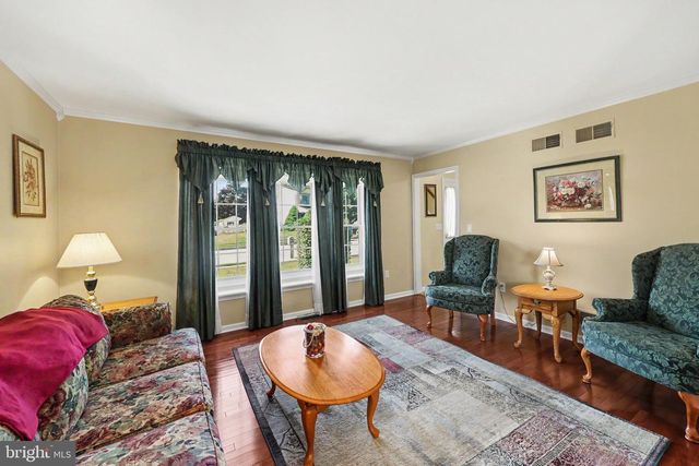 9 BLUE SPRUCE DR, Enola, PA 17025